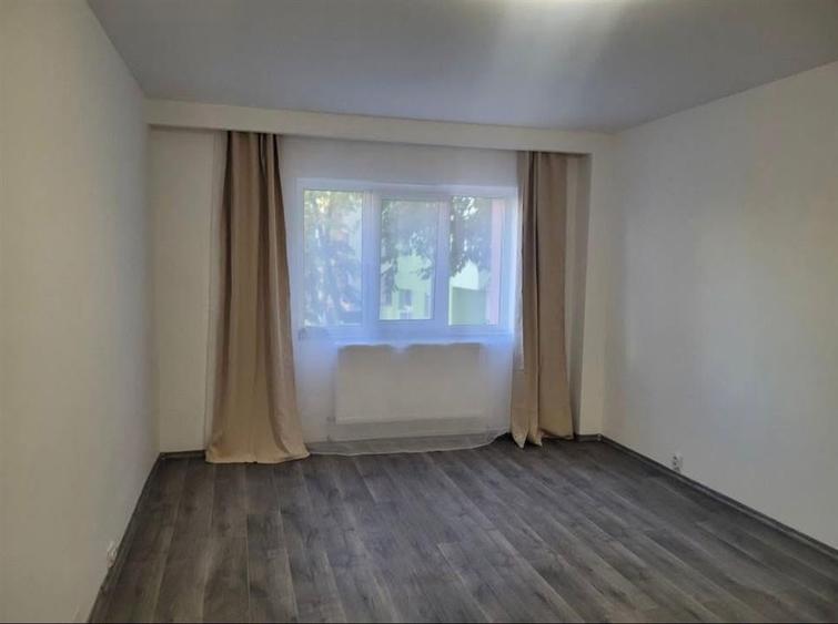 RECO Apartament 3 camere decomandat - 4