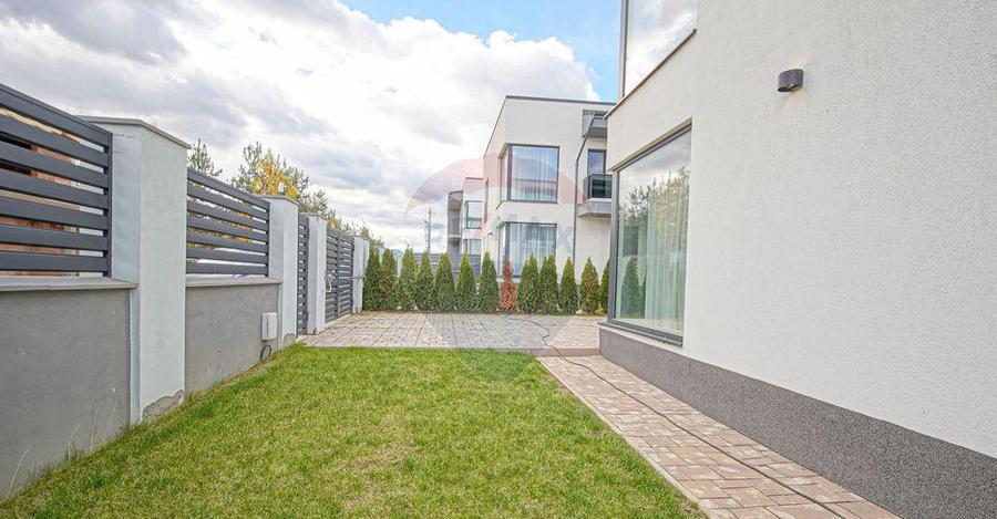 Locuie?te intr-un peisaj de poveste Vila moderna ... - 12