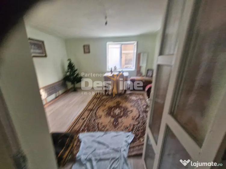 Casă cu 7 camere cu Teren 660 Mp în Central