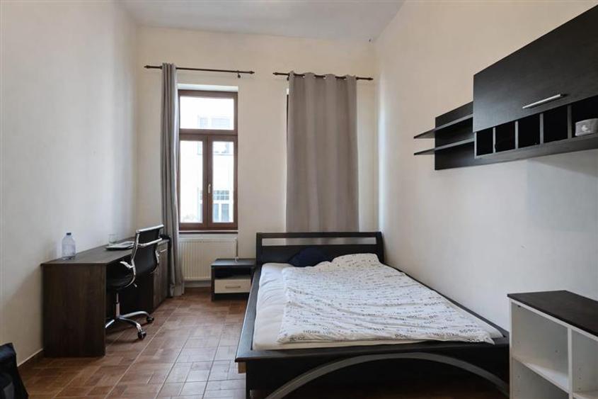 Apartament spatios cu 4 camere in inima orasului, ideal locuinta sau investitie - 11