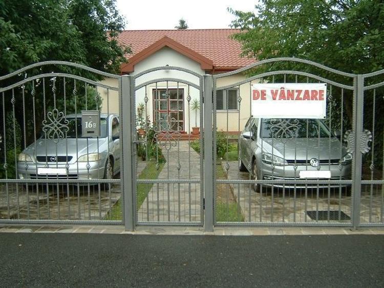 Casă cu 4 camere în Ferme - 1