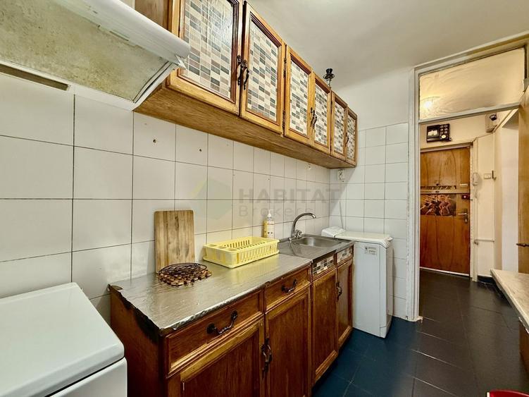 Decomandata, bloc 1982, aproape de metrou - 7