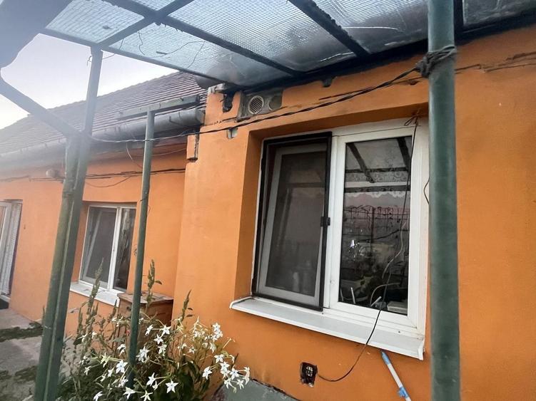Casă individuală cu 3 camere cu Canalizare în Piața Cluj