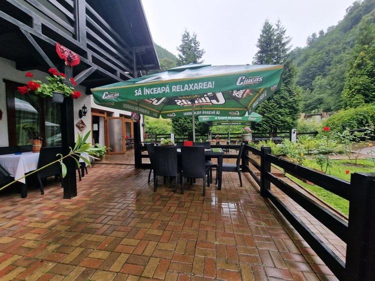 Complex Turistic - 900 mp utili -  teren 3000 mp - Piscina - zona turistica - 5