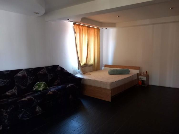 Inchiriez garsoniera casa la curte, sector 1 - 5