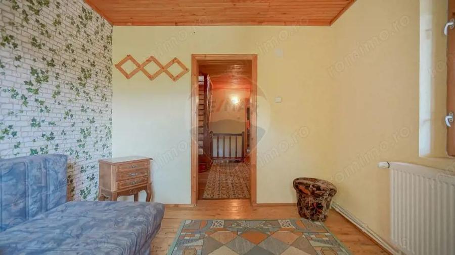 Casa / Vila de vanzare Fundata- Romania - 7