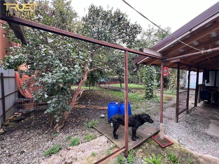 Casa la curte, central, Decebal - 8