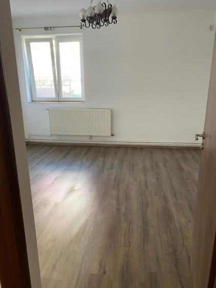 Vanzare Apartament 4 camere+posibilitate spatiu comercial la demisol - Bragadiru - 10