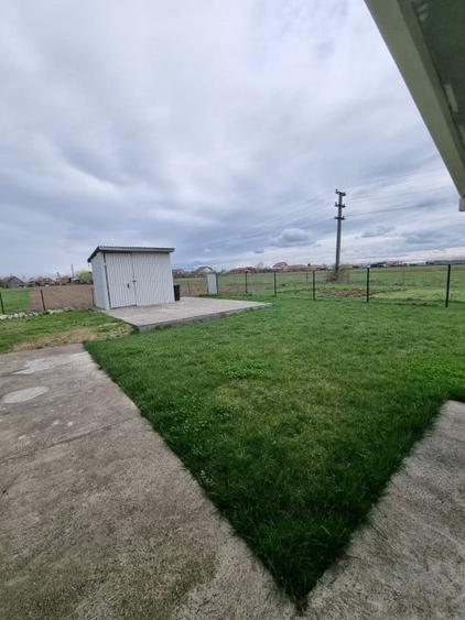 Casa de vanzare spre Vetis, drum principal - 2