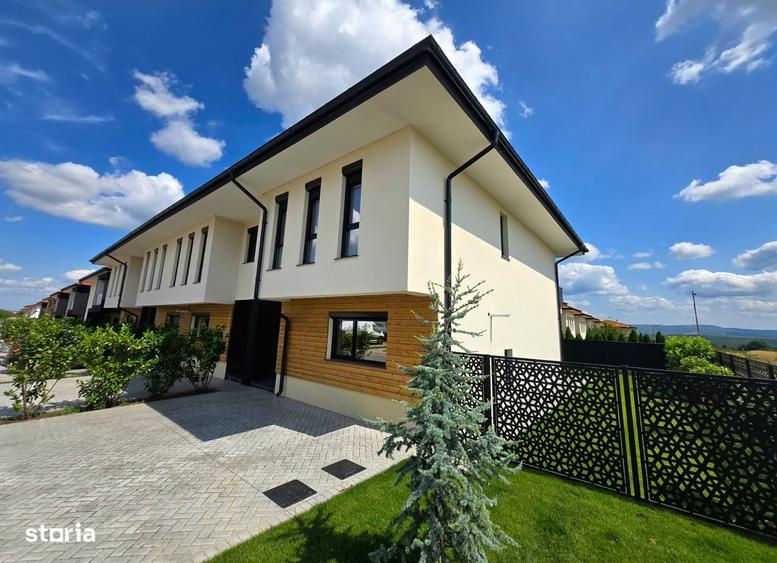 ESQ Village3,casa insiruita 110mpU, P+E,4 camere,2 locuri de parcare! - 2