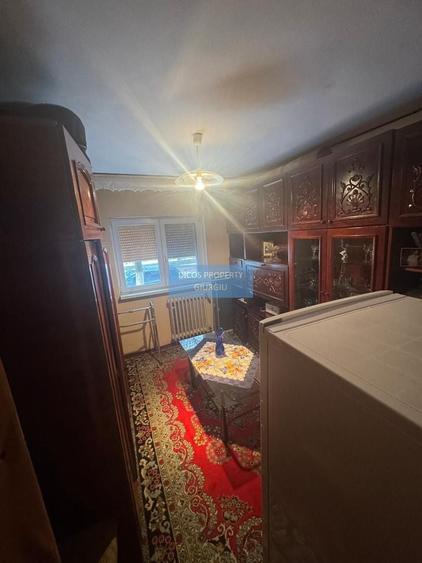 Apartament 4 camere de vânzare – zonă Școala 8 - 15