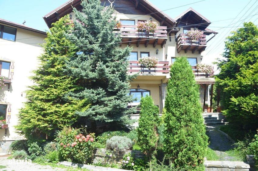 Busteni-Casa de vacanta cu panorama superba - 10