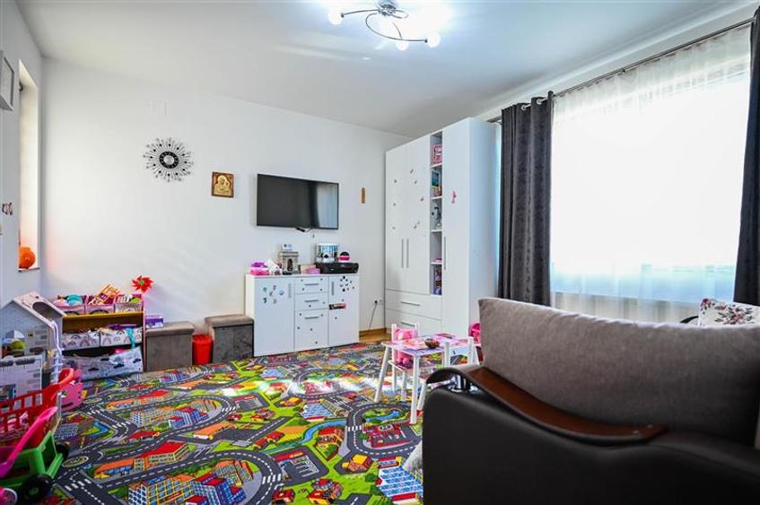 Resedinta distincta, mobilata cu rafinament, pe 1.000 mp teren, Central, Sacele, - 37