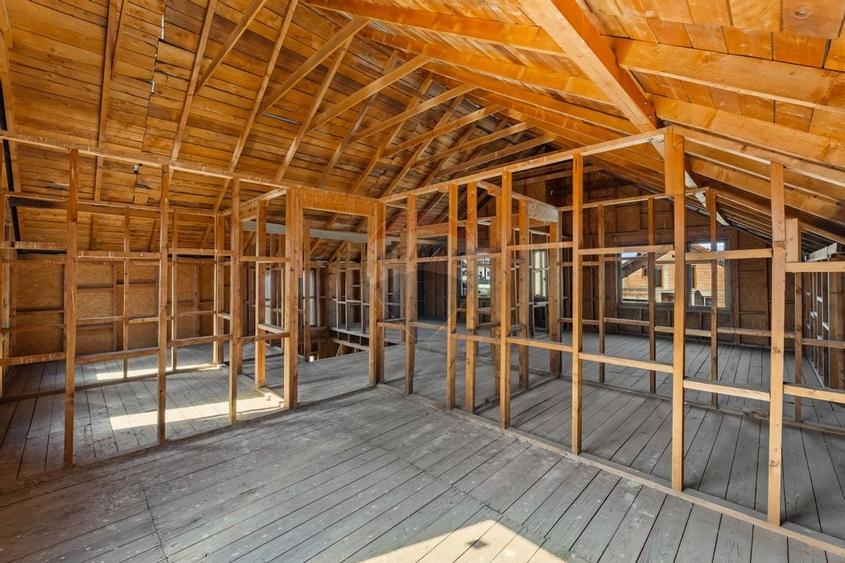 Casa  cu 5 camere Sagu - 10