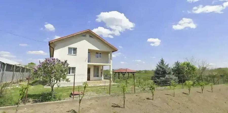 Casă cu Teren 4000 Mp în Vâlcelele