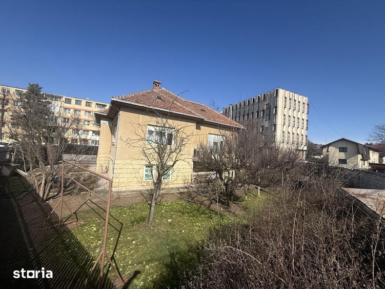 Casă cu 6 camere cu Teren 1040 Mp în Grigorescu