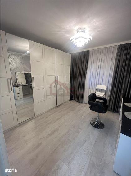Apartament cu 3 camere decomandat în Tei