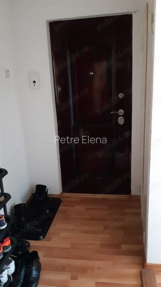 Vand apartament doua camere Vand apartament doua camere