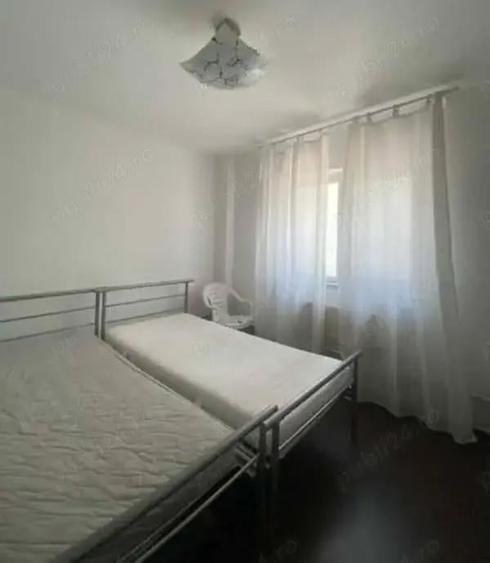 A 46 Proprietarul vinde in Bacau , Bistri?a Lac, etaj 1 , apartament confort 1 ,4 camere, - 3
