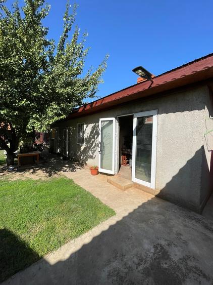 Refugiul Tău Verde: Casă Spațioasă cu Livadă, Anexe și Panouri Solare - 6