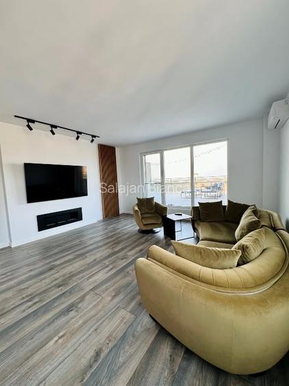 Penthouse modern cu terasă panoramică – Zona de Nord