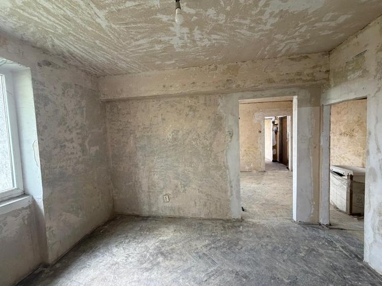 Apartament cu 3 camere semidecomandat în Domenii