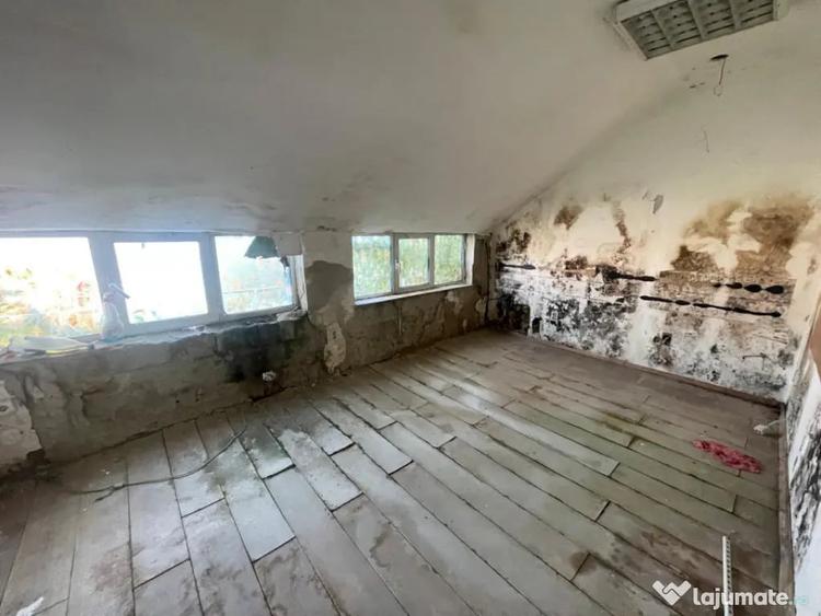 Casă cu 15 camere cu Teren 284 Mp în Central