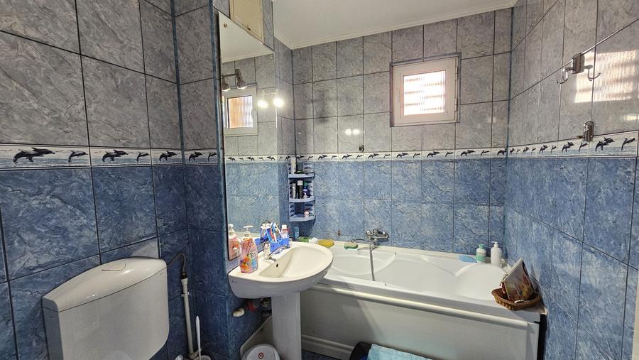 Apartament cu 4 camere în Micro 18