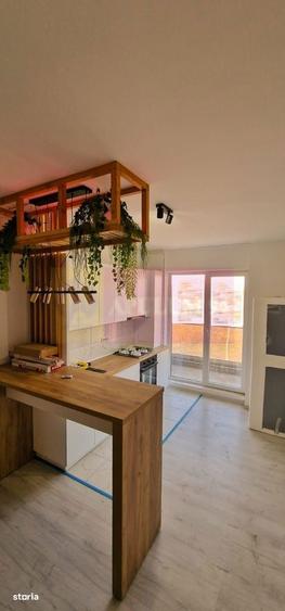 Apartament cu 2 camere semidecomandat, mobilat în Văcăresti