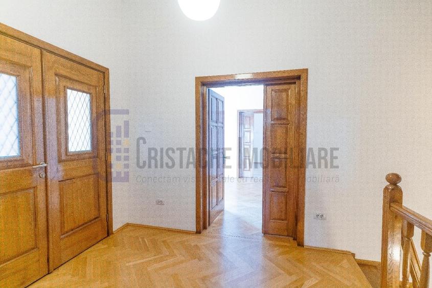 Casă individuală cu 12 camere cu Canalizare în Pache Protopopescu