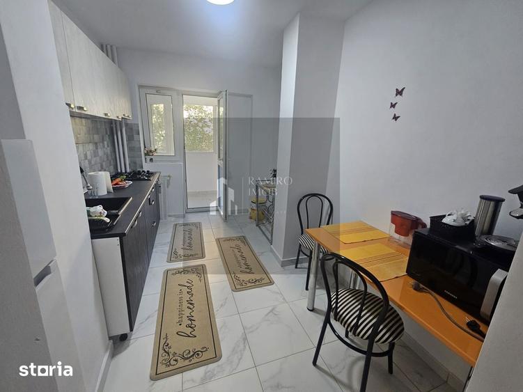 Apartament cu 3 camere semidecomandat, mobilat în Pantelimon