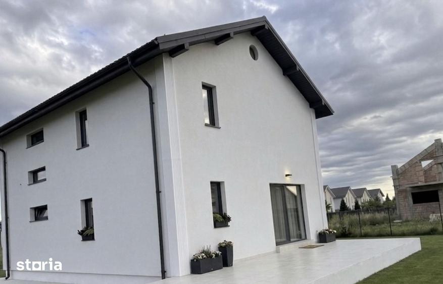 Casă cu 4 camere cu Teren 500 Mp în Sânpetru