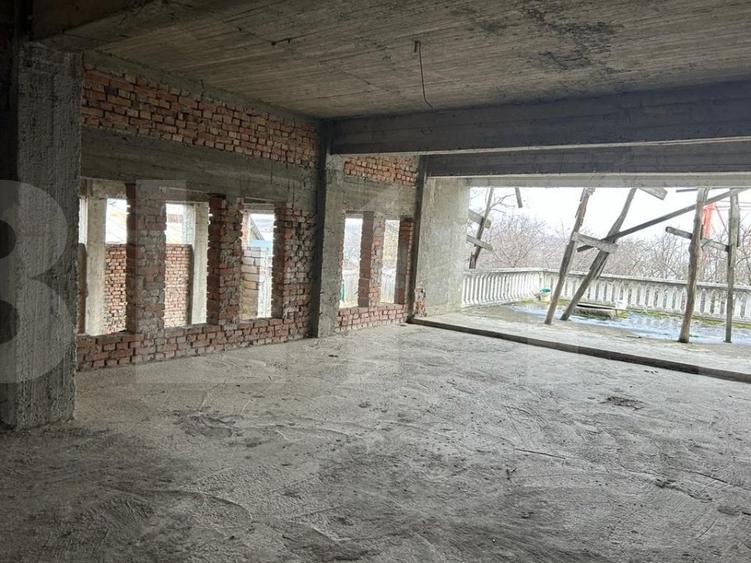 Casă individuală cu 8 camere cu Piscina în Dorohoi