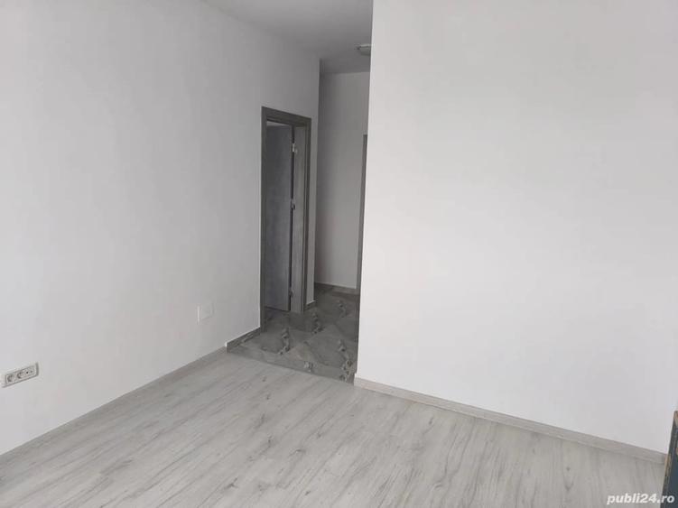 Garsonieră decomandată în Roșu