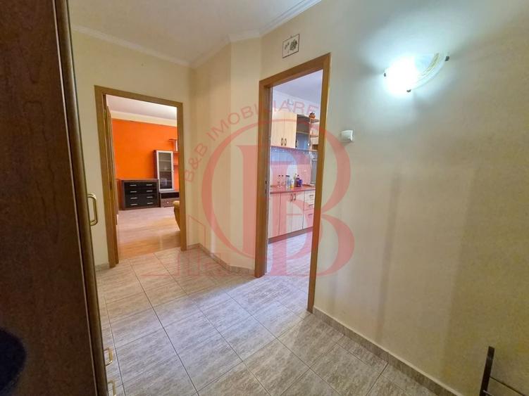Apartament cu 3 camere decomandat, mobilat în Vitan