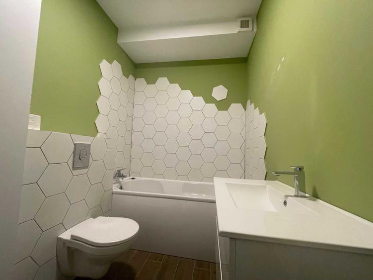 Apartament cu 3 camere decomandat în Corunca