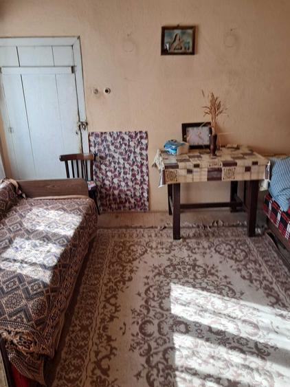 Casă cu 2 camere cu Teren 1300 Mp în Pericei