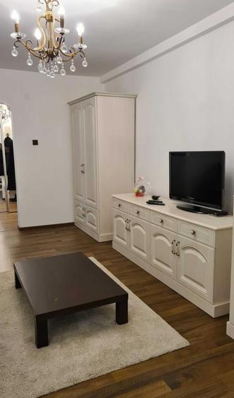 Apartament cu 2 camere semidecomandat, mobilat în Central
