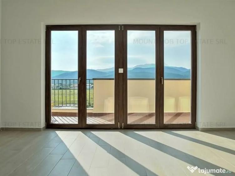 Apartament cu 3 camere decomandat în Cristian