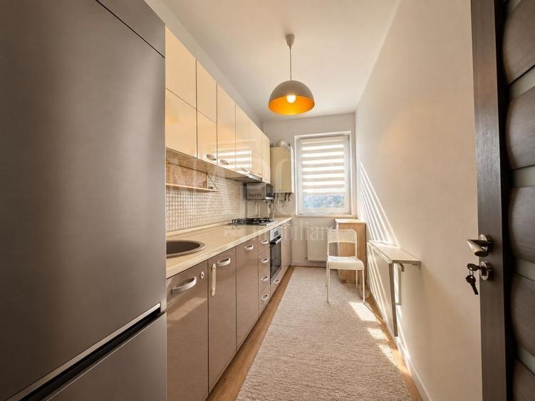 Apartament cu 3 camere semidecomandat în Dâmbul Rotund