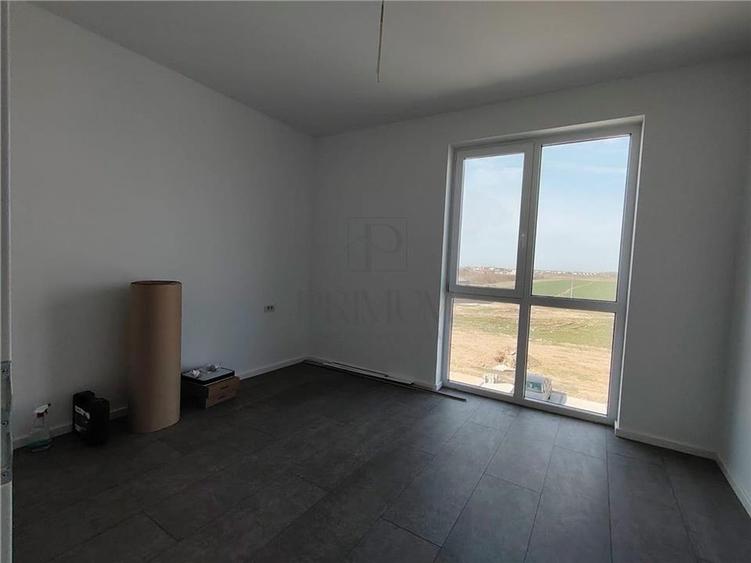 Apartament cu 2 camere semidecomandat în Moșnița Nouă