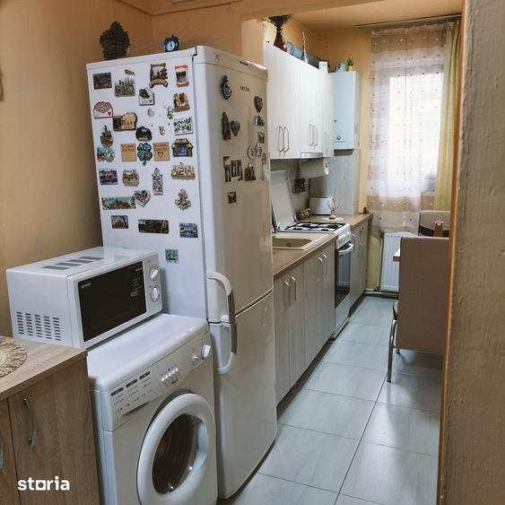 Apartament cu 3 camere semidecomandat în Central