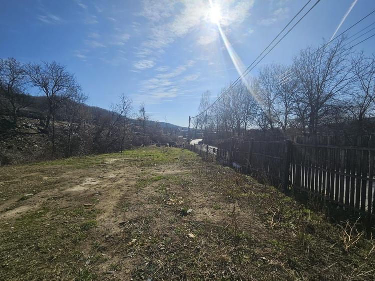 Teren 690 mp, deschidere 50 m, utilități – 1 km Primăria Ștefănești - 11