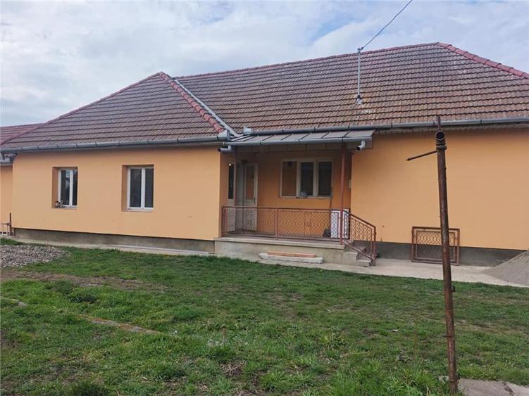 Casa Renovata Curte Individuala Teren 650 mp - 1