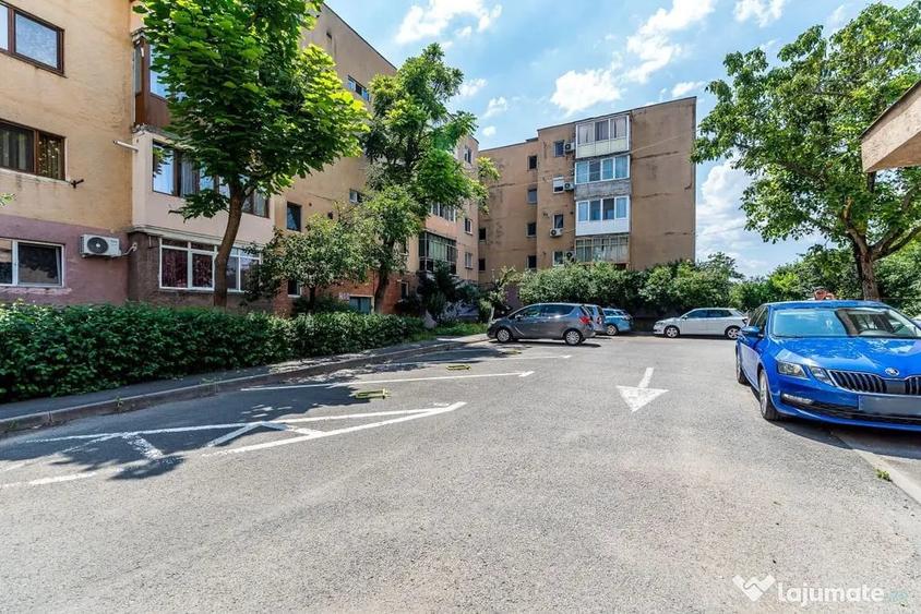 Apartament cu 3 camere semidecomandat în Central