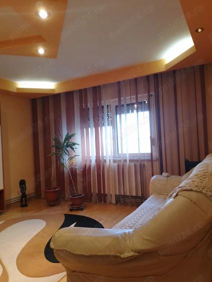 Inchiriez apartament trei camere decomandat, Bd 1Decembrie 1918,et.4 7 - 1