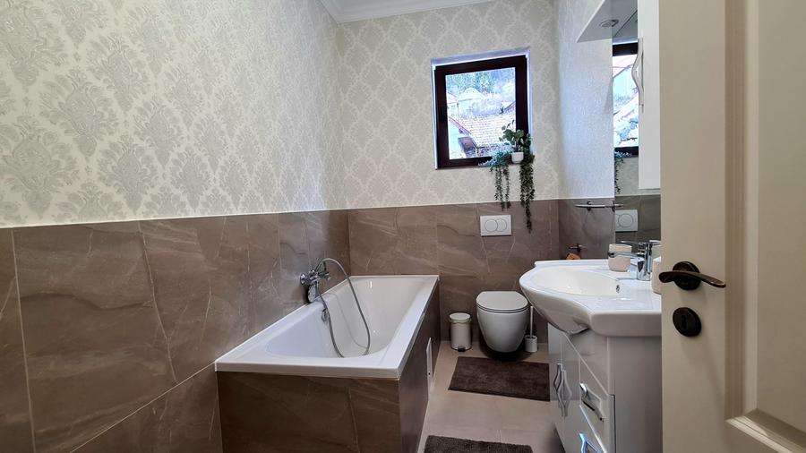 DESCOPERĂ FRUMUSEȚEA BRASOVULUI CASĂ DE LUX CU DOUĂ APARTAMENTE LA CHEIE - SCHEi - 16