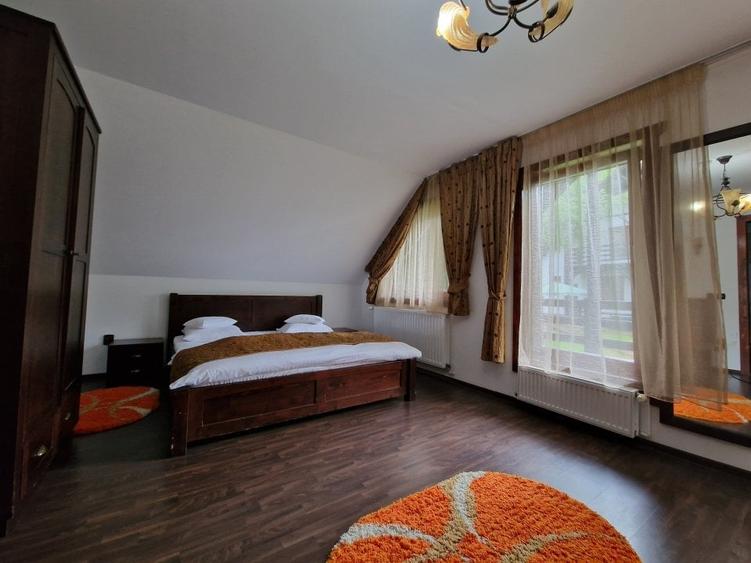 Complex Turistic - 900 mp utili -  teren 3000 mp - Piscina - zona turistica - 34