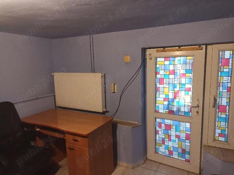 Ofer spre inchiriere camera la vila - 1