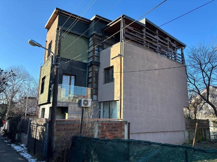 Vila langa lacul Baneasa, parcul Herastrau, zona Nord - 1